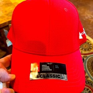 Never worn Under Armor classic fit cap. M/L
